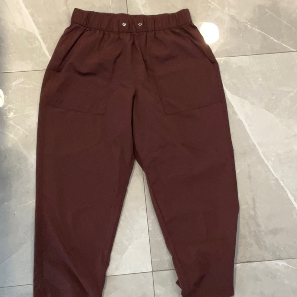 Old Navy Active stretch tech capris size M